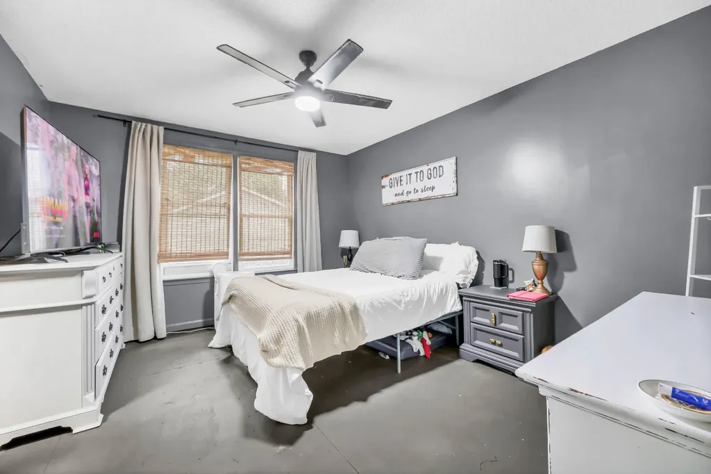 1422 Honeysuckle Lane Clarksville TN 37040