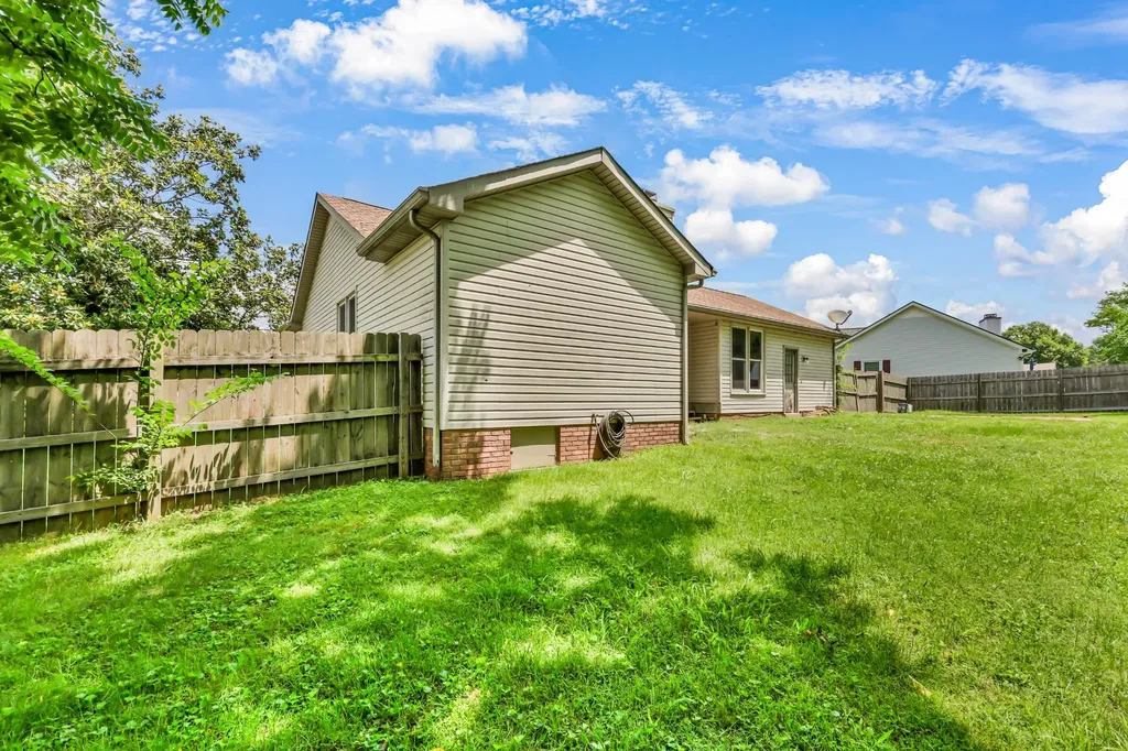 1422 Honeysuckle Lane Clarksville TN 37040