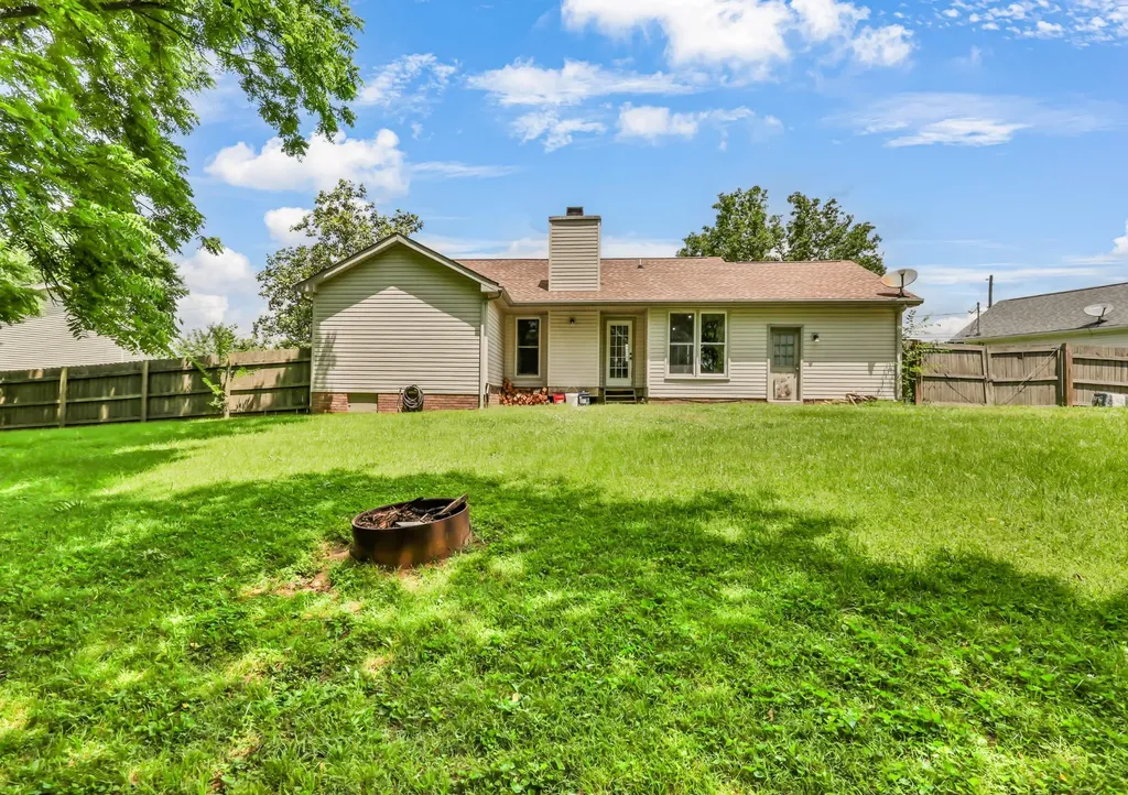 1422 Honeysuckle Lane Clarksville TN 37040