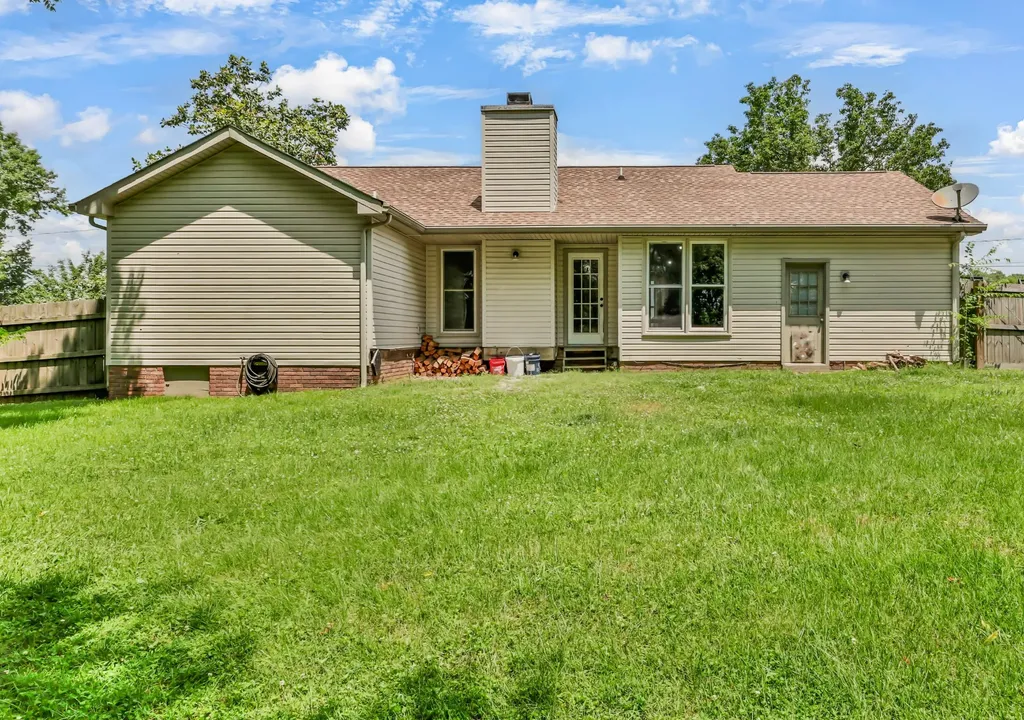 1422 Honeysuckle Lane Clarksville TN 37040
