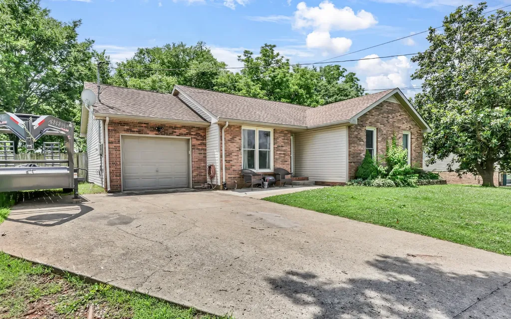 1422 Honeysuckle Lane Clarksville TN 37040