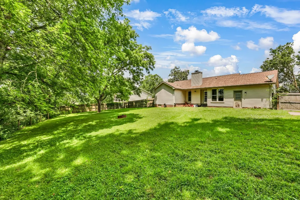 1422 Honeysuckle Lane Clarksville TN 37040