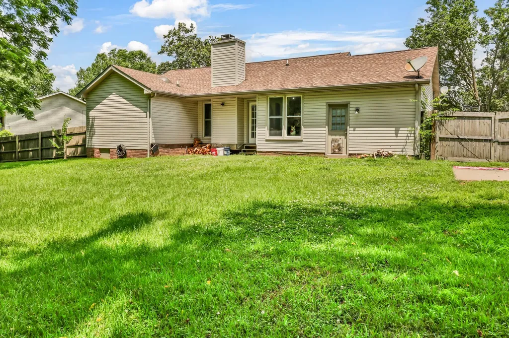 1422 Honeysuckle Lane Clarksville TN 37040