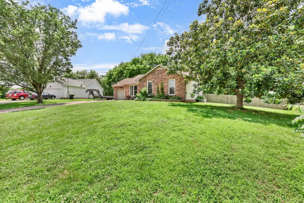 1422 Honeysuckle Lane Clarksville TN 37040