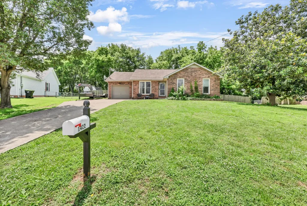 1422 Honeysuckle Lane Clarksville TN 37040