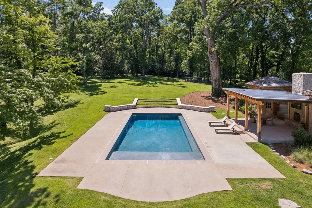 4911 Sewanee Road Nashville TN 37220