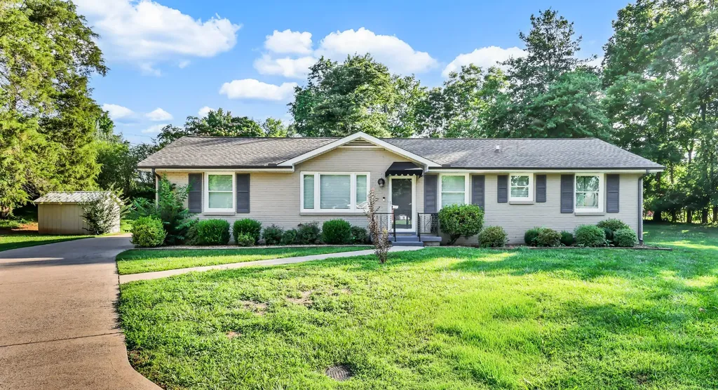1872 Pardue Court Clarksville TN 37043