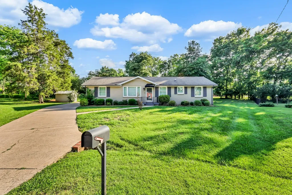 1872 Pardue Court Clarksville TN 37043