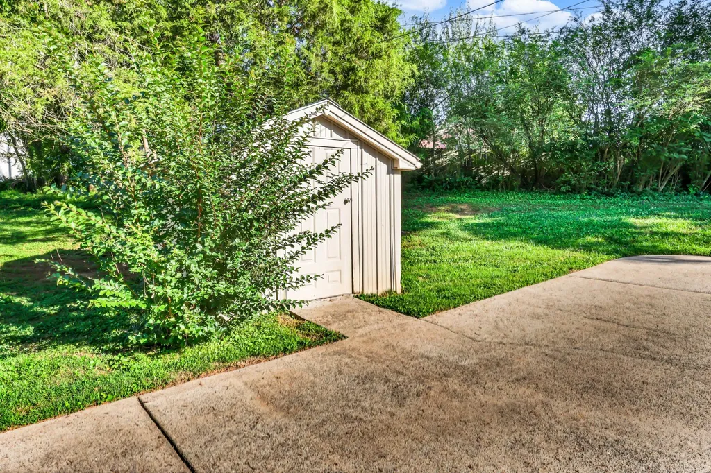1872 Pardue Court Clarksville TN 37043