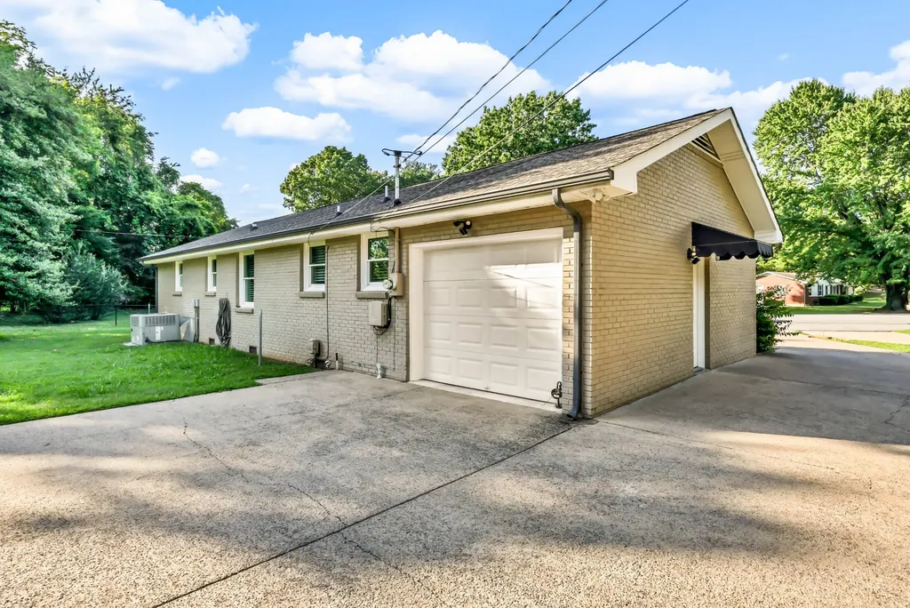1872 Pardue Court Clarksville TN 37043