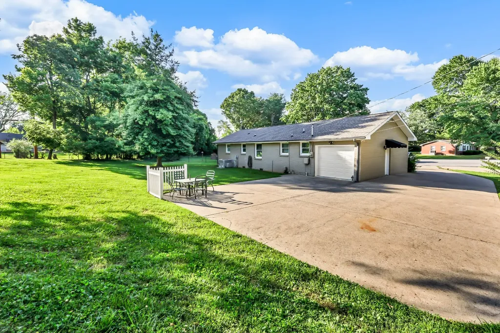 1872 Pardue Court Clarksville TN 37043