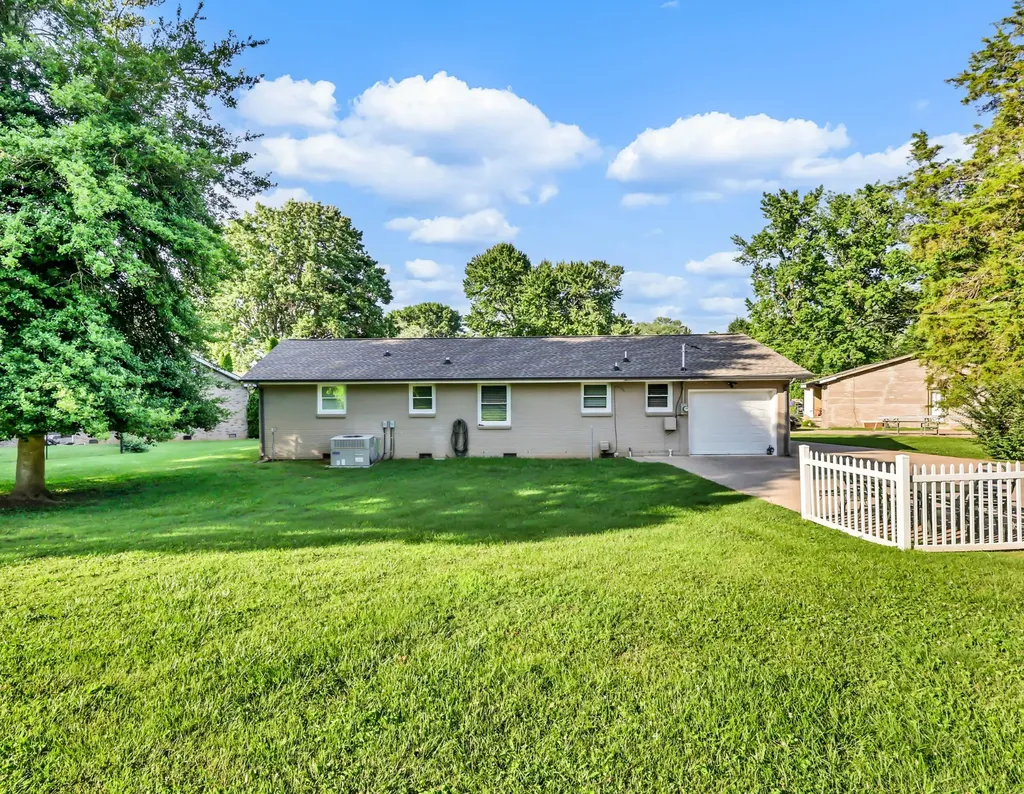1872 Pardue Court Clarksville TN 37043