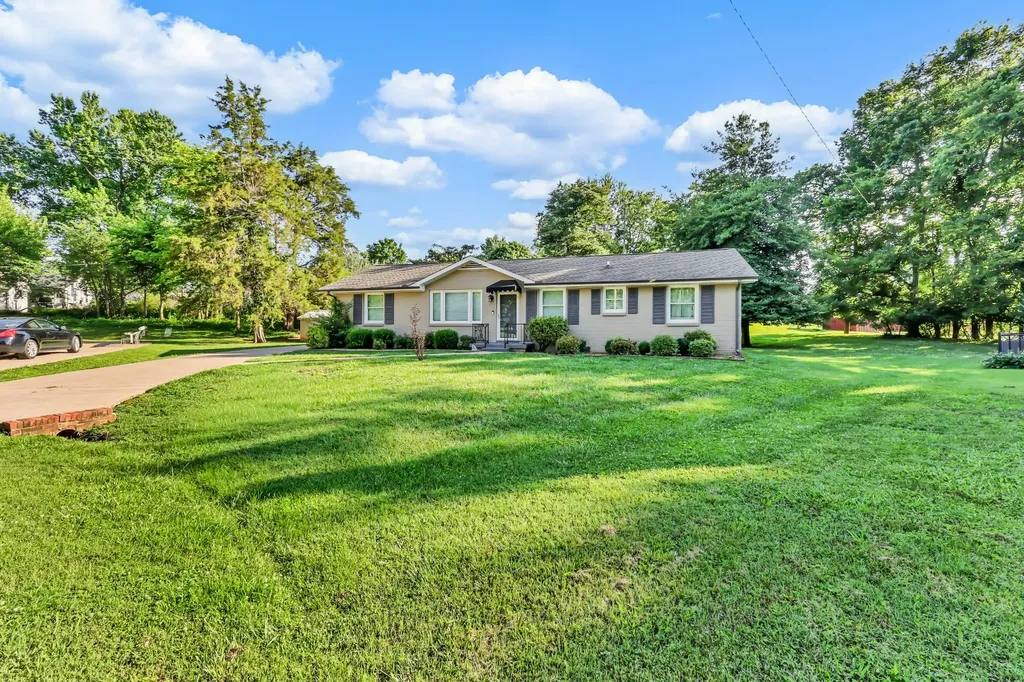 1872 Pardue Court Clarksville TN 37043