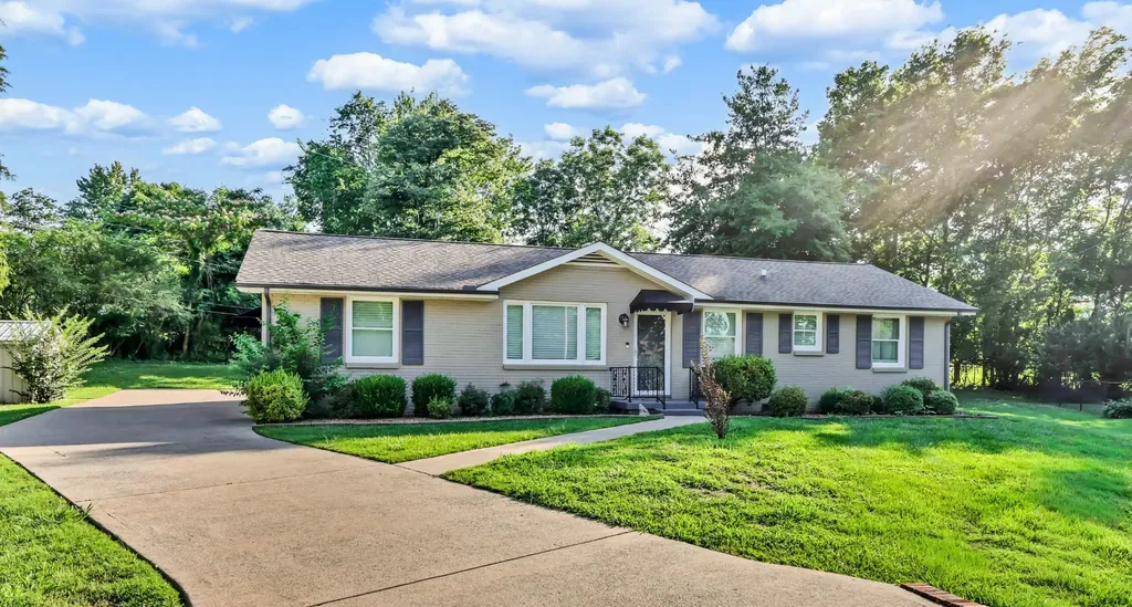 1872 Pardue Court Clarksville TN 37043