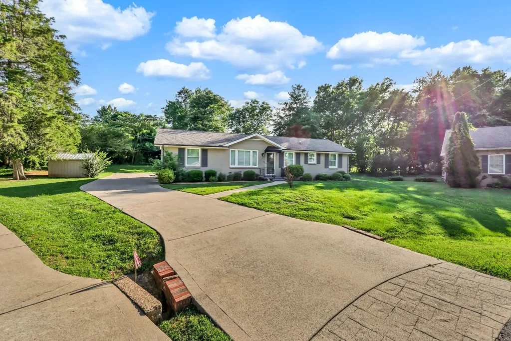 1872 Pardue Court Clarksville TN 37043