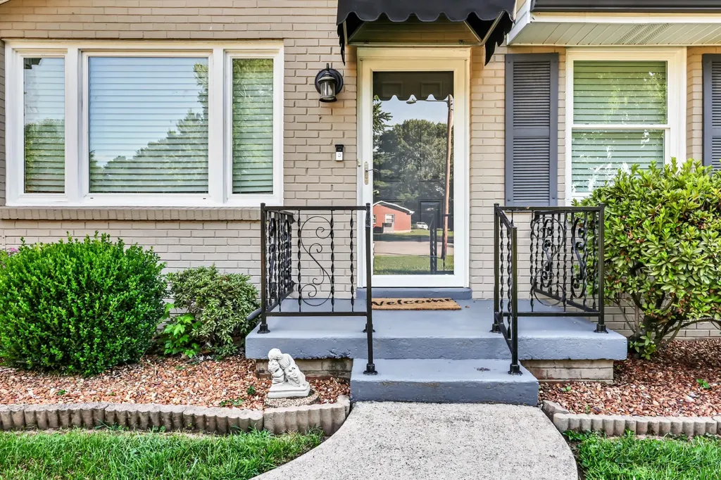 1872 Pardue Court Clarksville TN 37043