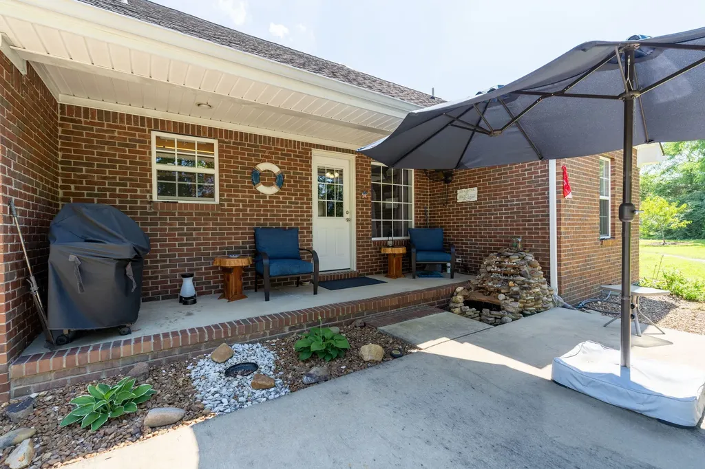 153 Center Point Drive Summertown TN 38483
