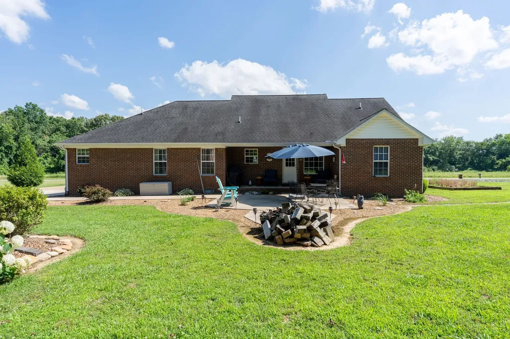 153 Center Point Drive Summertown TN 38483