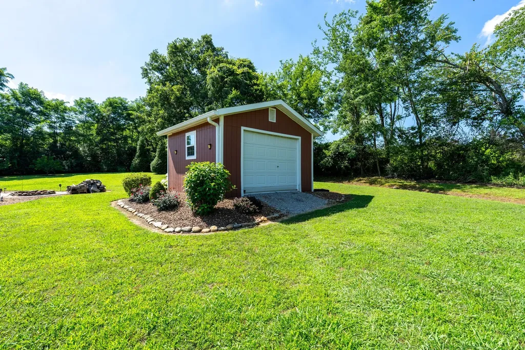 153 Center Point Drive Summertown TN 38483