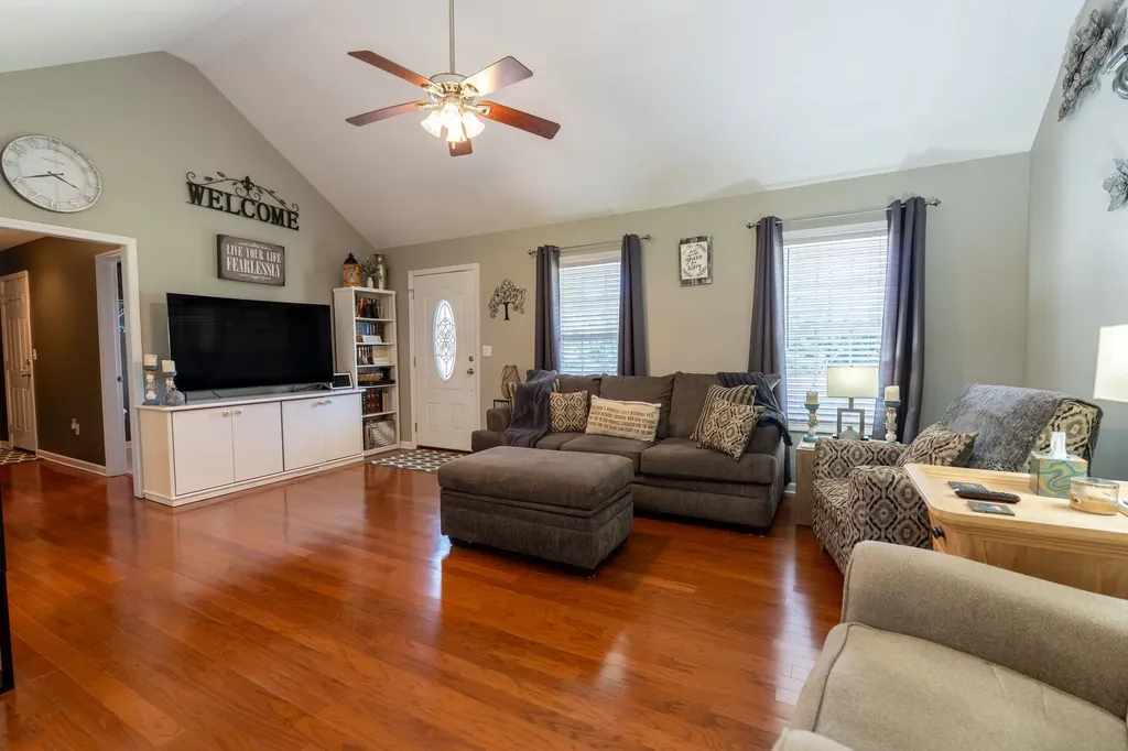 153 Center Point Drive Summertown TN 38483
