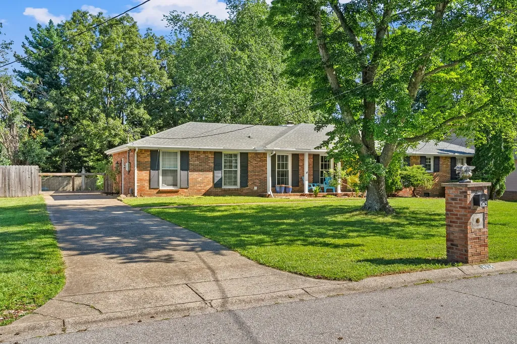 1534 Armistead Drive Clarksville TN 37042