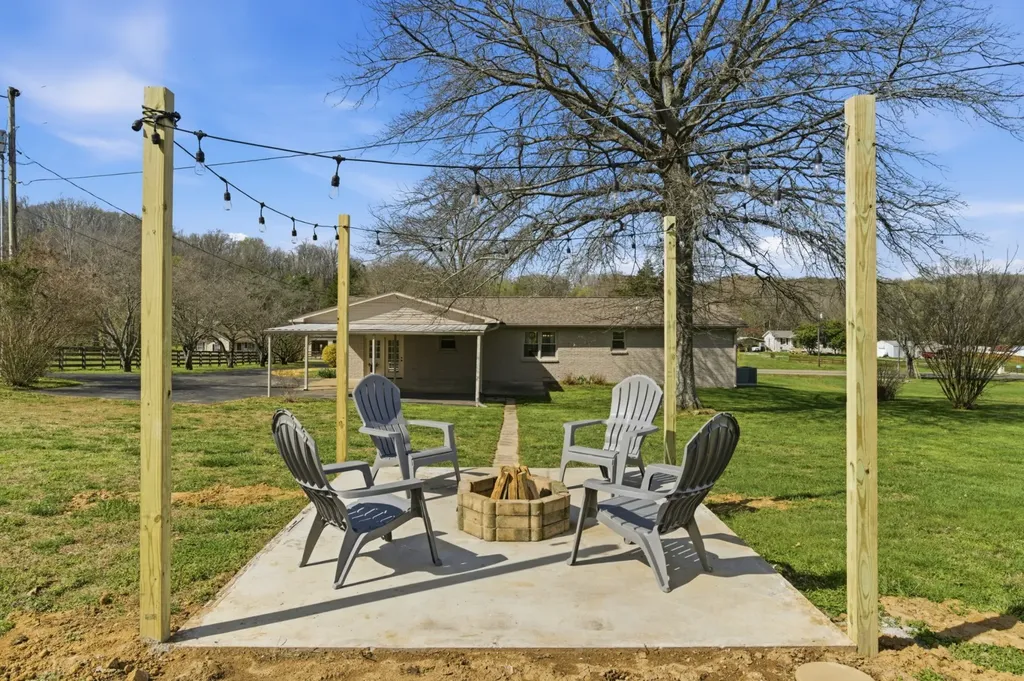 4203 Pulaski Highway Culleoka TN 38451
