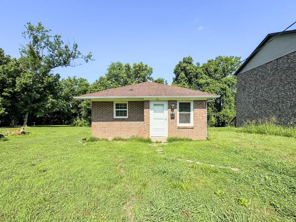 211 Hayes Street Hartsville TN 37074