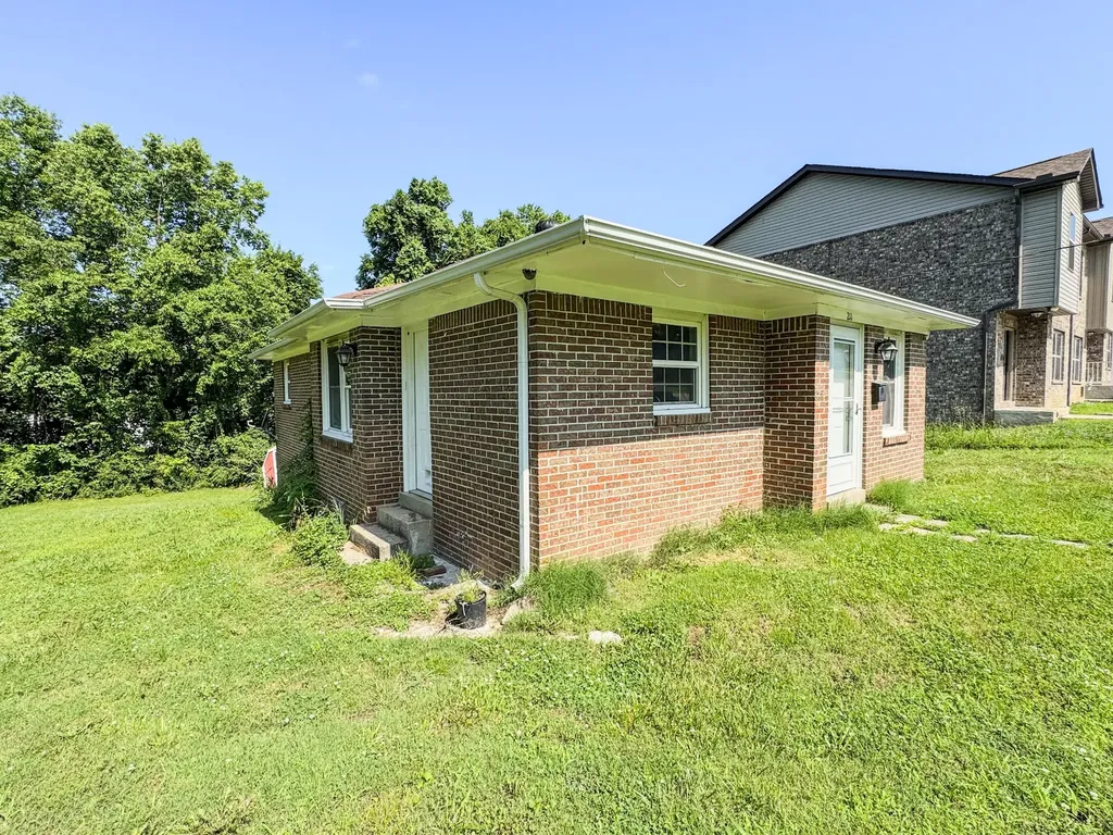 211 Hayes Street Hartsville TN 37074