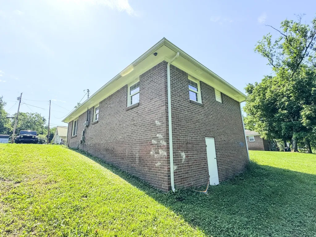 211 Hayes Street Hartsville TN 37074