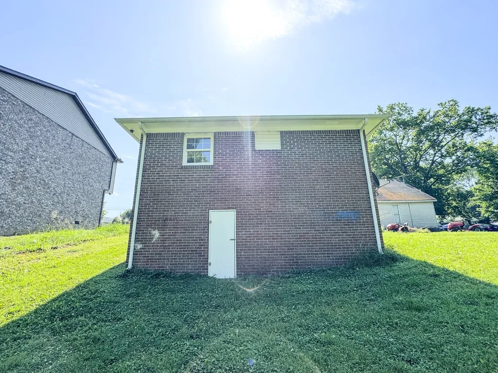 211 Hayes Street Hartsville TN 37074