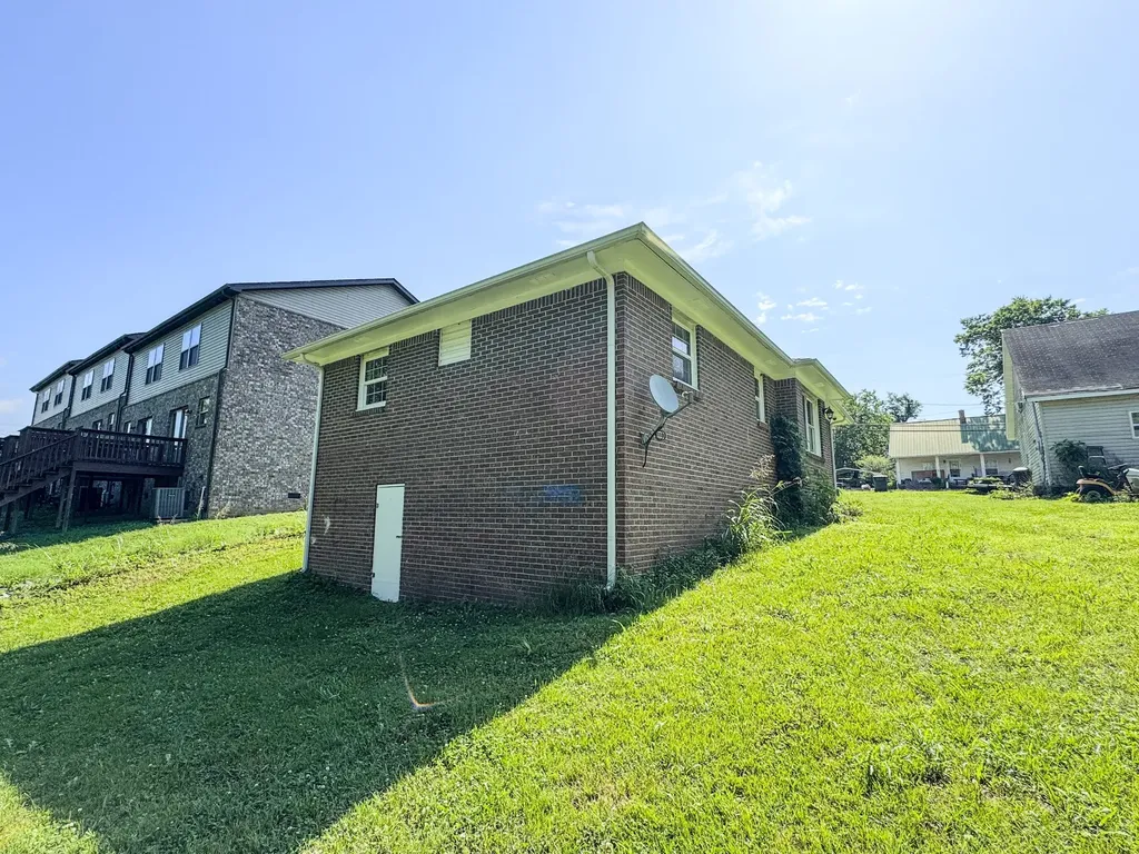 211 Hayes Street Hartsville TN 37074