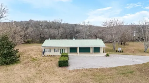 3100 Floyd Road Eagleville TN 37060