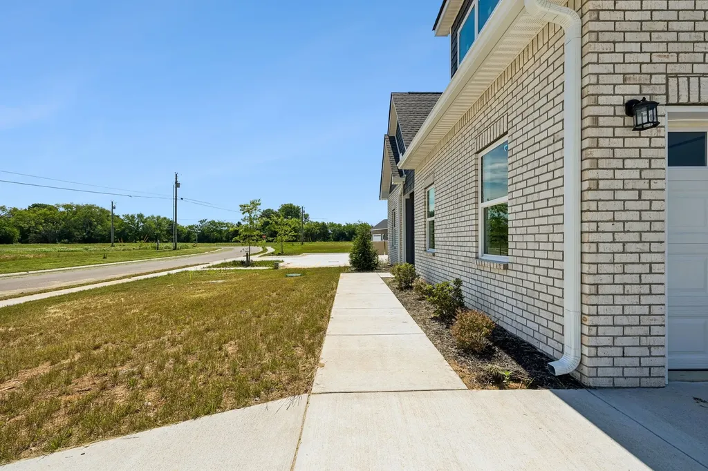2216 Pickwick Place Murfreesboro TN 37127