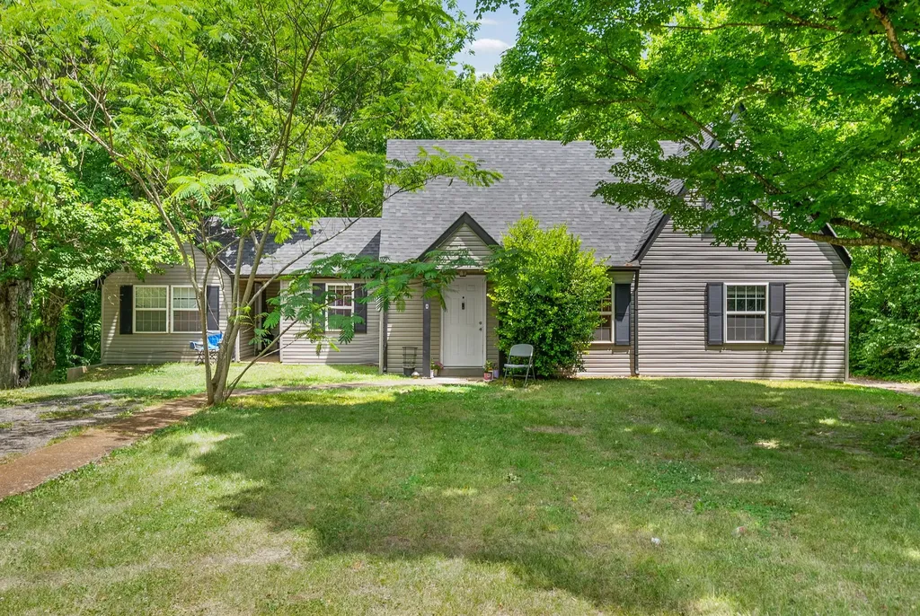 1541 Madison Street Clarksville TN 37040