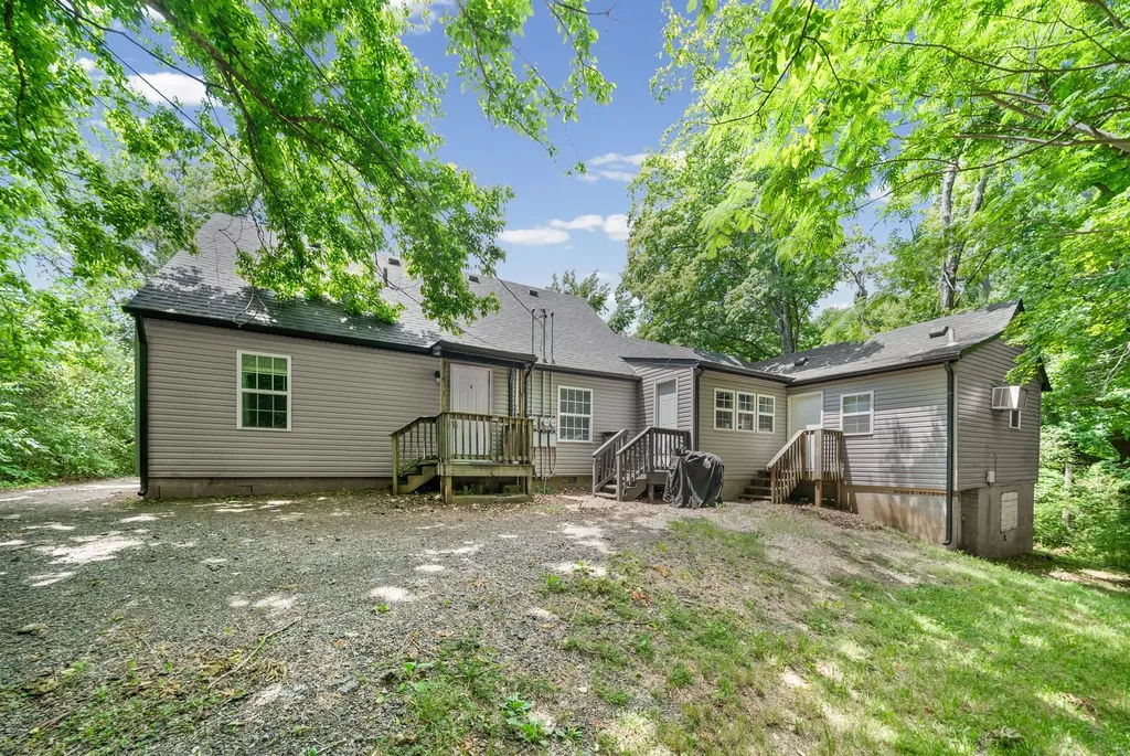 1541 Madison Street Clarksville TN 37040