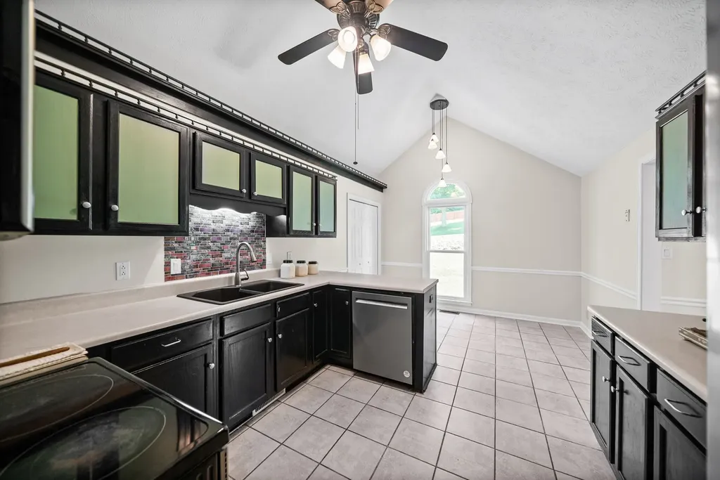 353 Deepwood Trail Clarksville TN 37042