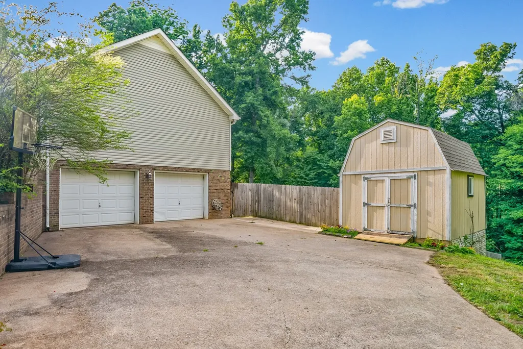 353 Deepwood Trail Clarksville TN 37042