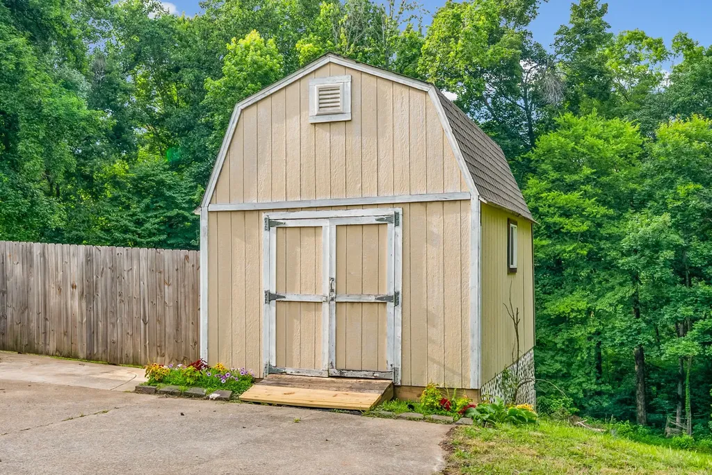 353 Deepwood Trail Clarksville TN 37042