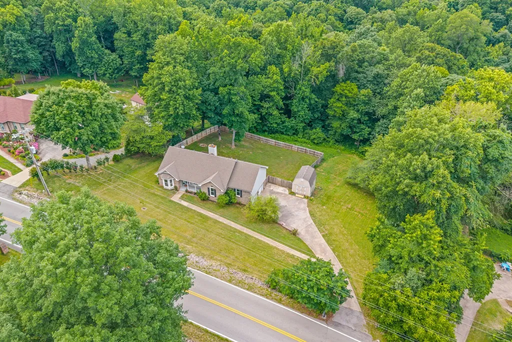 353 Deepwood Trail Clarksville TN 37042