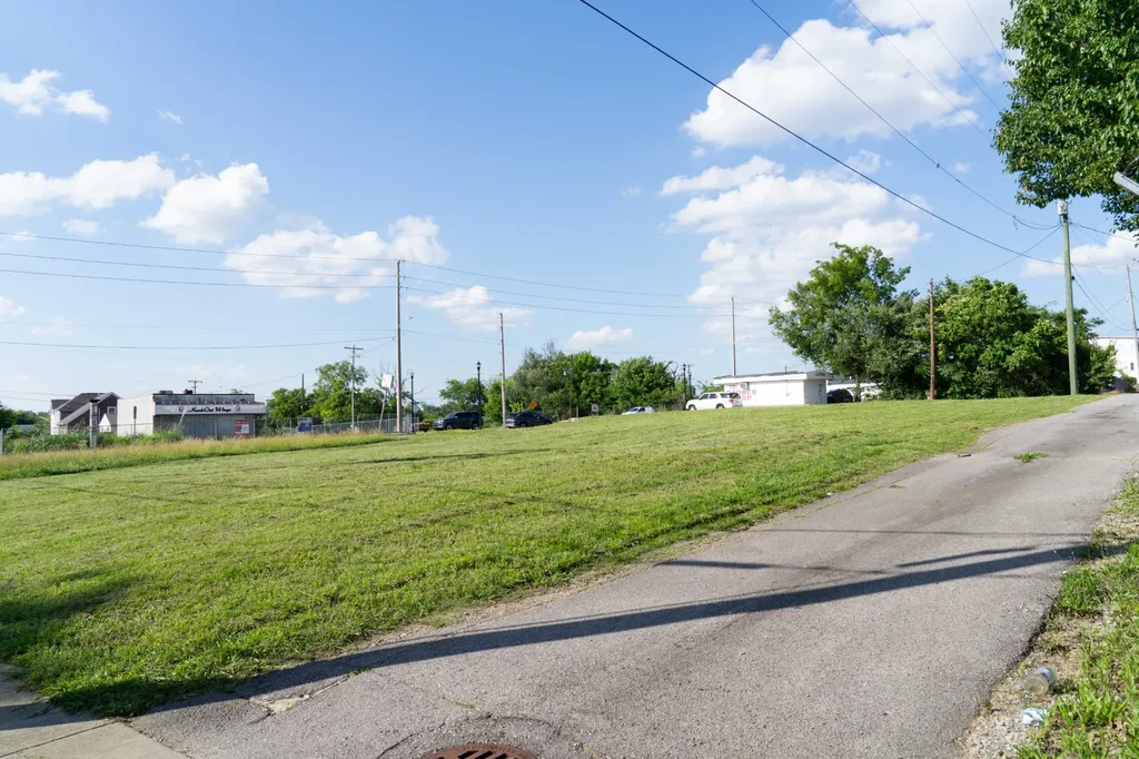 1034 14th Ave, N Nashville TN 37208