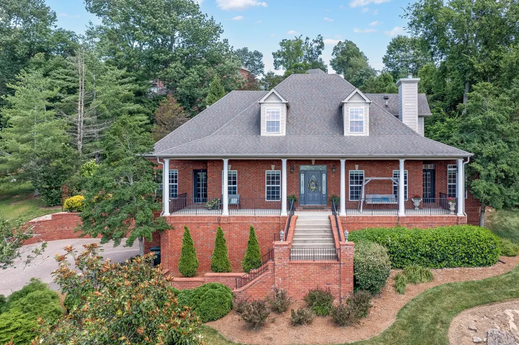 8216 W Chase Court Nashville TN 37221
