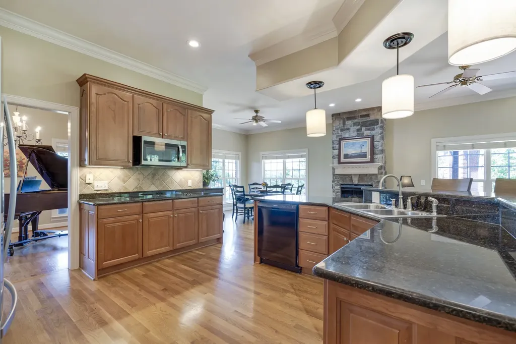 8216 W Chase Court Nashville TN 37221