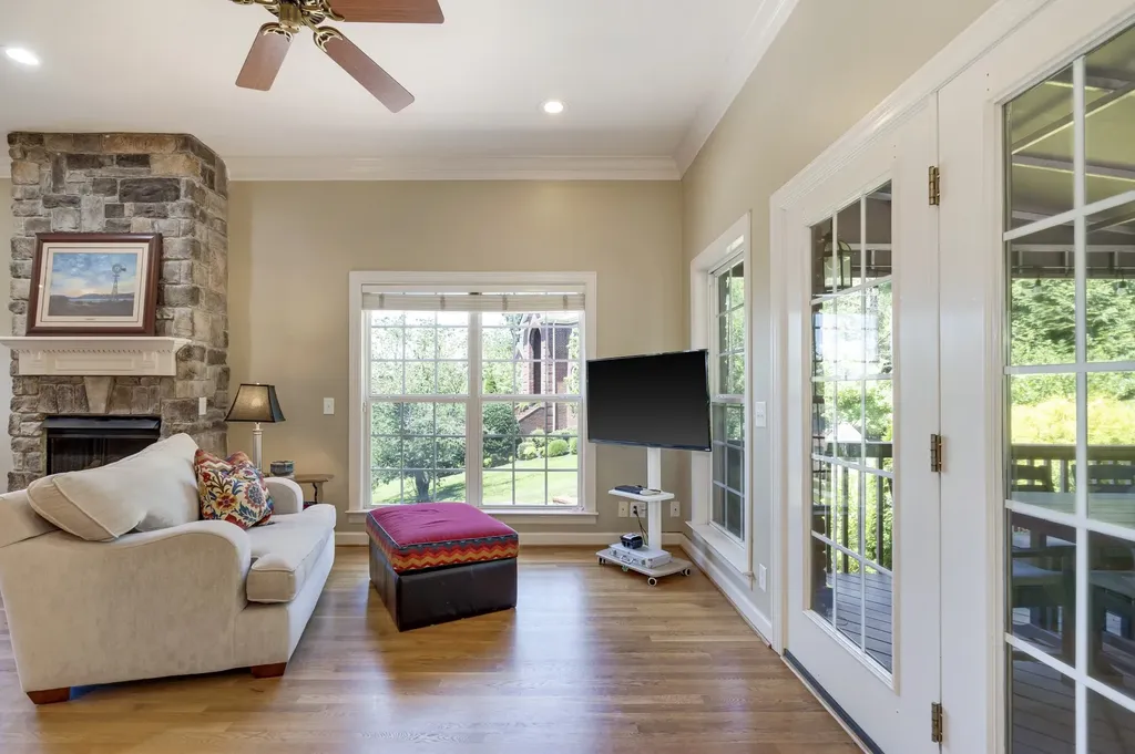 8216 W Chase Court Nashville TN 37221