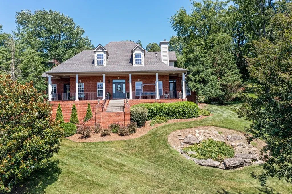 8216 W Chase Court Nashville TN 37221