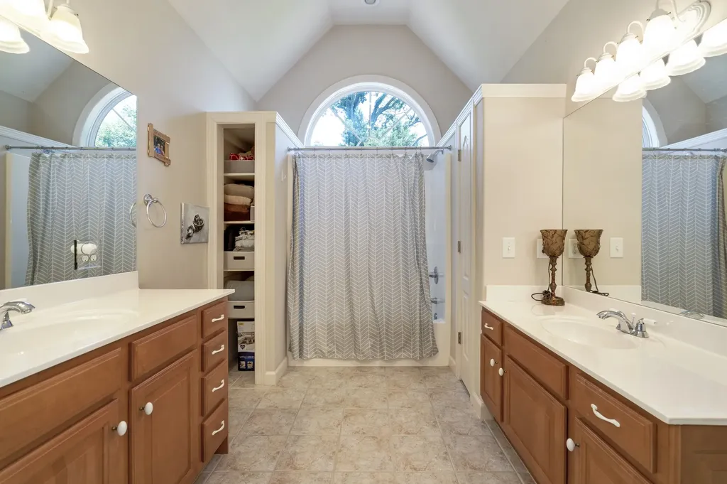 8216 W Chase Court Nashville TN 37221