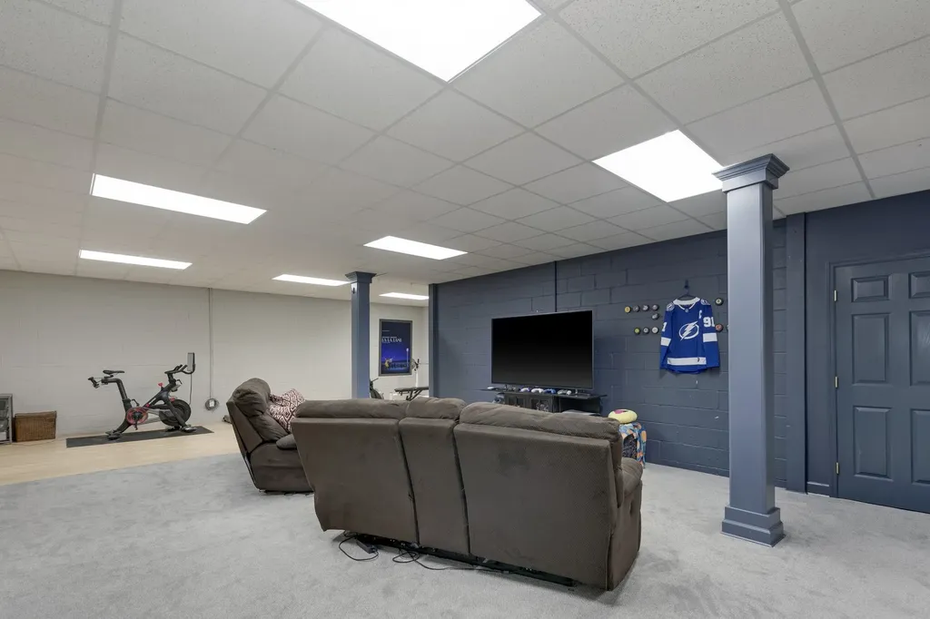 8216 W Chase Court Nashville TN 37221