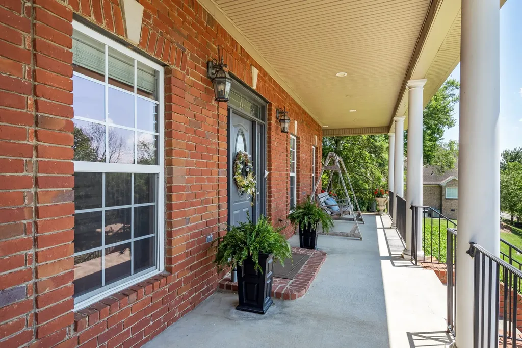 8216 W Chase Court Nashville TN 37221