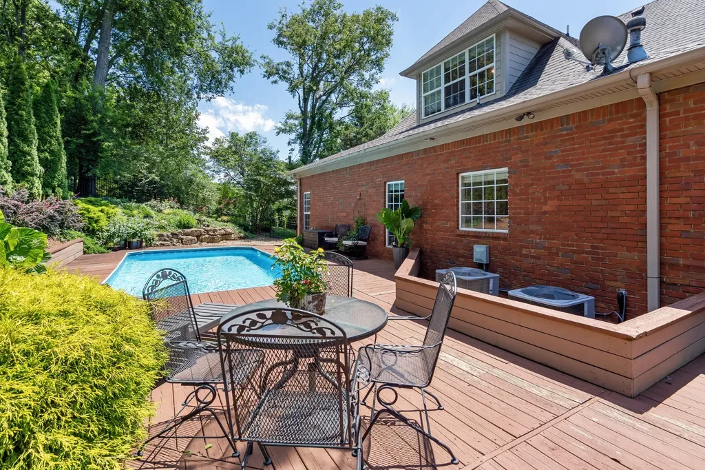 8216 W Chase Court Nashville TN 37221