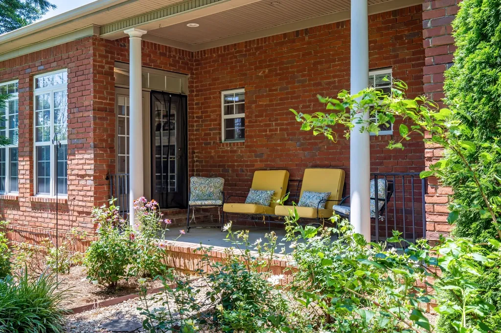 8216 W Chase Court Nashville TN 37221