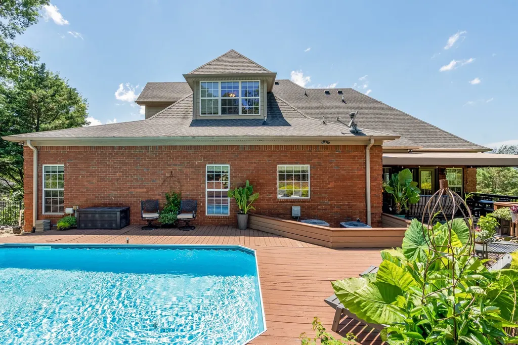 8216 W Chase Court Nashville TN 37221
